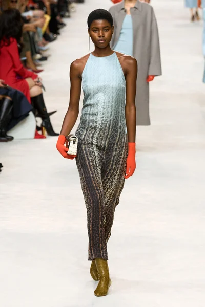 Look 18